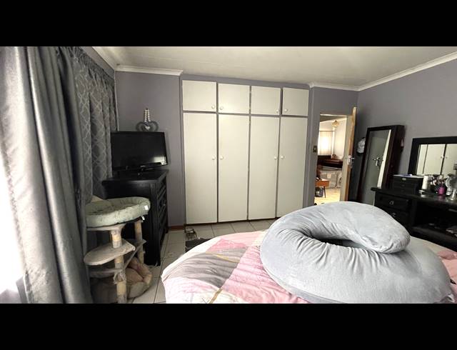 5 BEDROOM FREEHOLD FOR SALE IN MAGALIESKRUIN